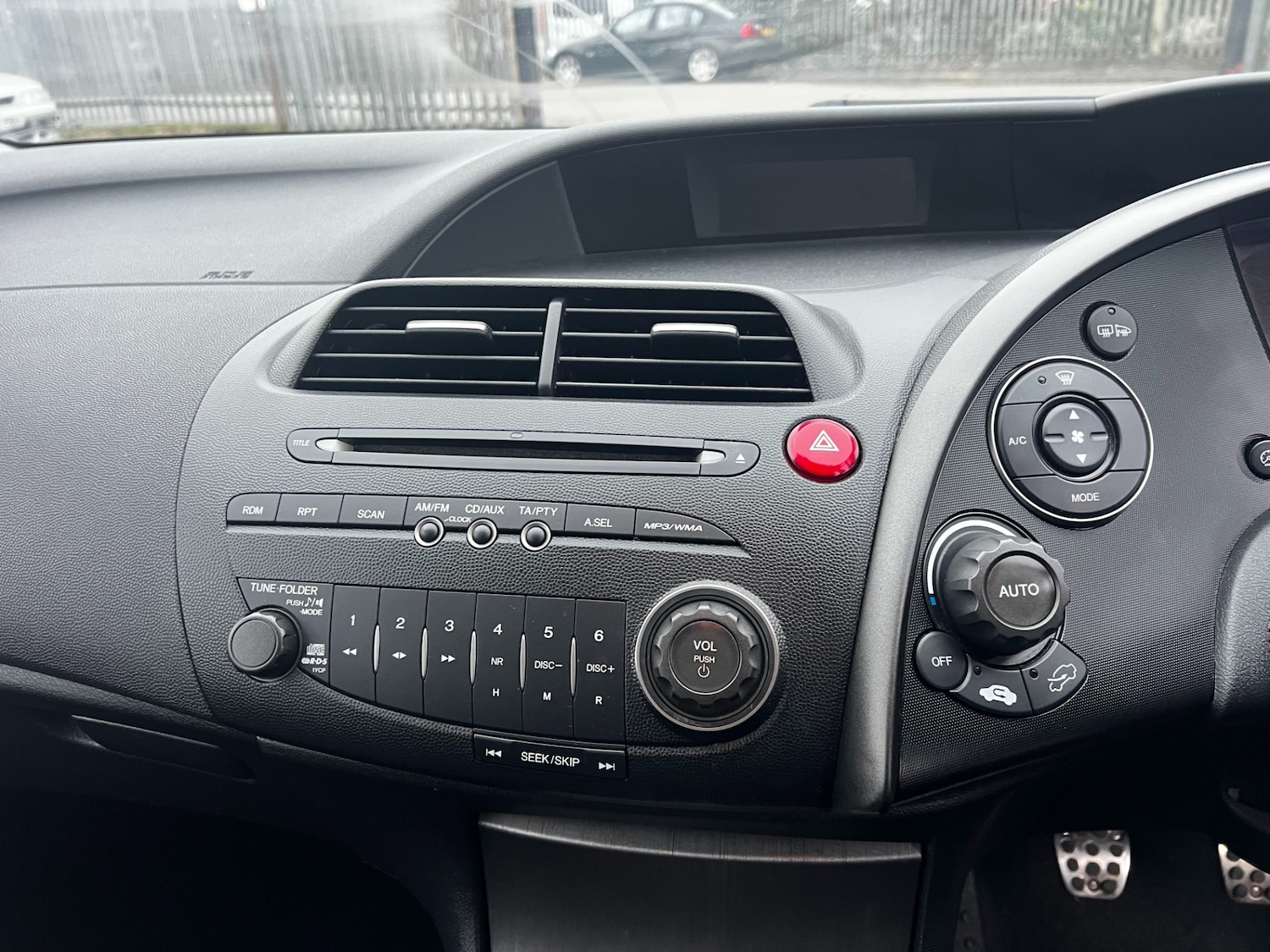 Used Honda Civic 2010 for sale - 77420492: Photo 24