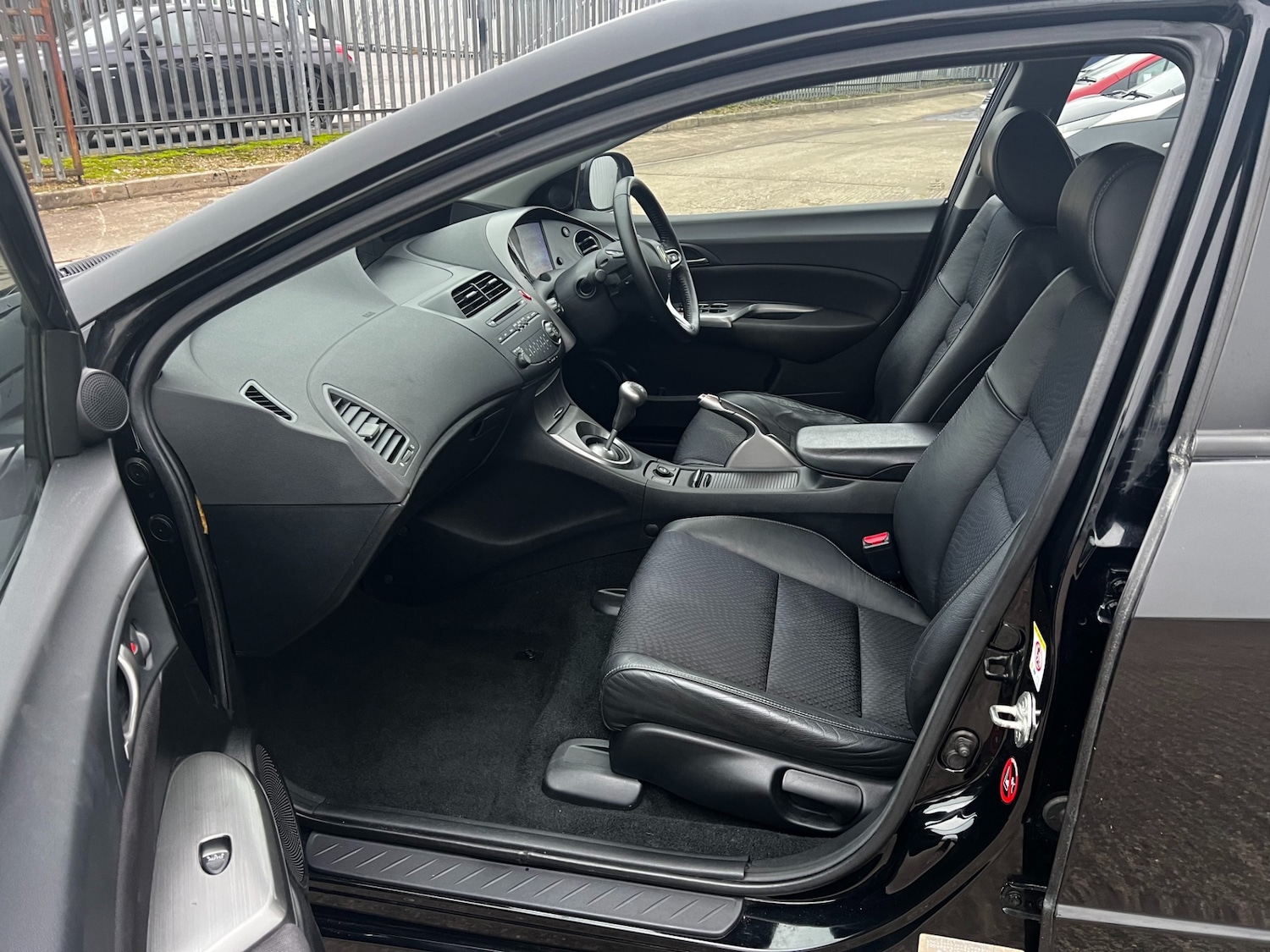 Used Honda Civic 2010 for sale - 77420492: Photo 30