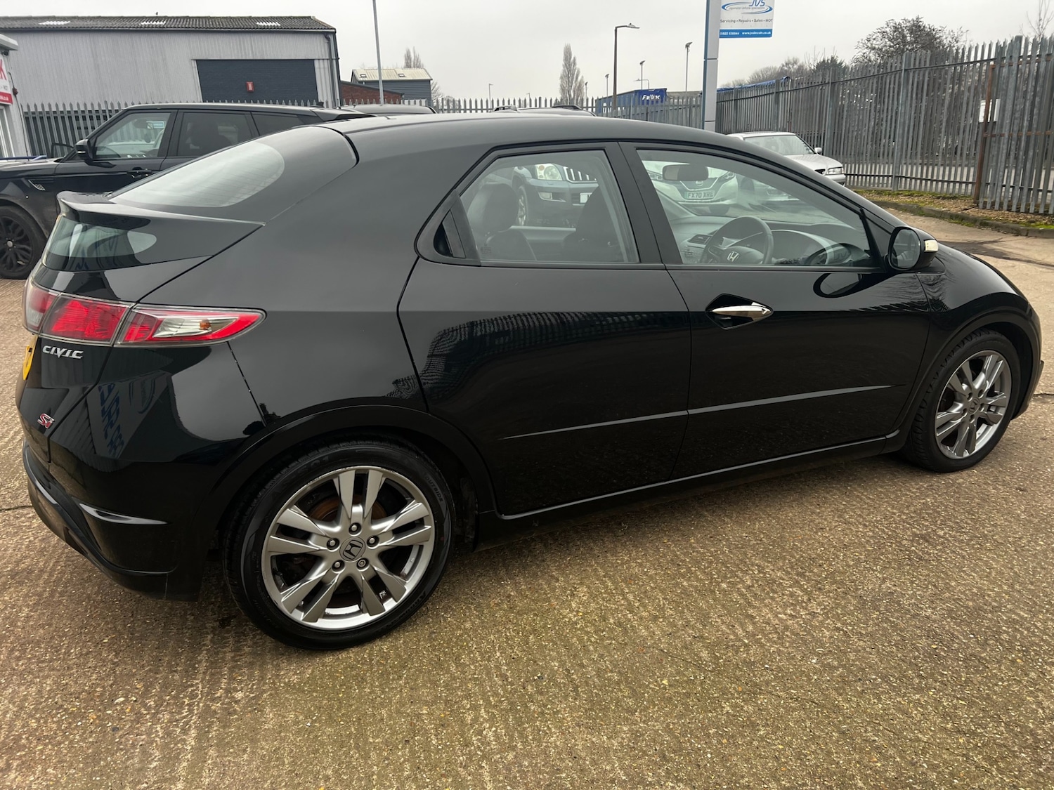 Used Honda Civic 2010 for sale - 77420492: Photo 4