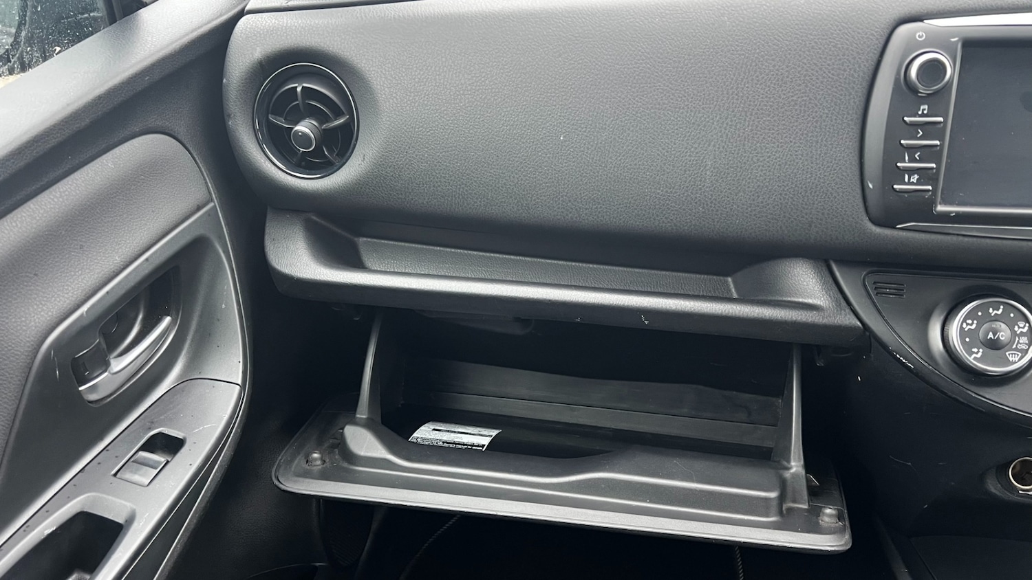 Used Toyota Yaris 2017 for sale - 77517556: Photo 26