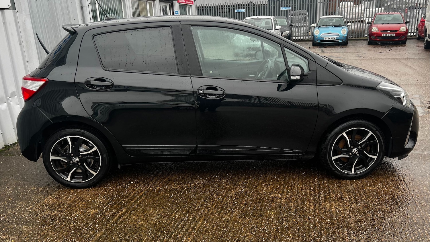 Used Toyota Yaris 2017 for sale - 77517556: Photo 4