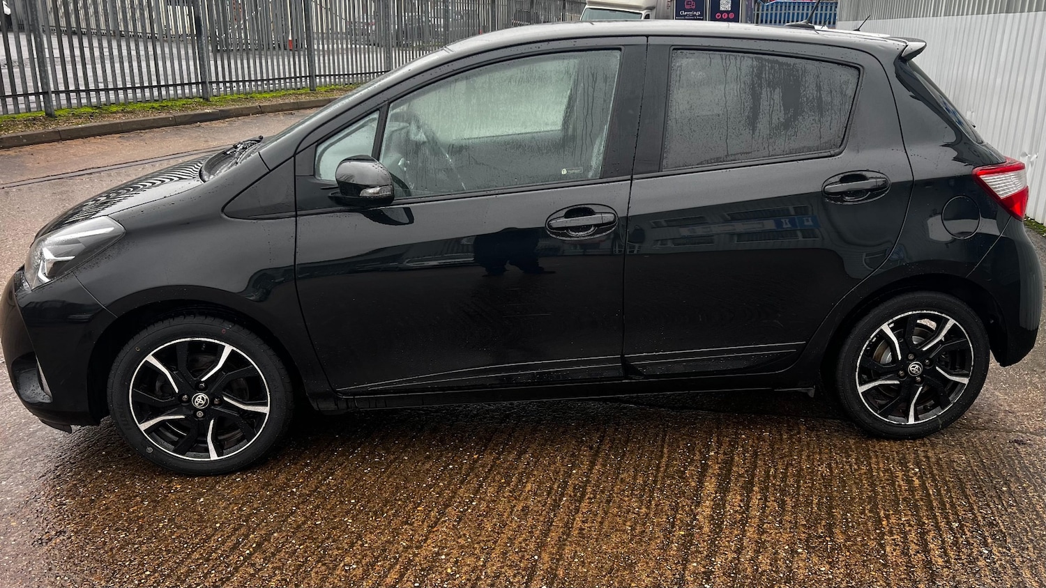 Used Toyota Yaris 2017 for sale - 77517556: Photo 8