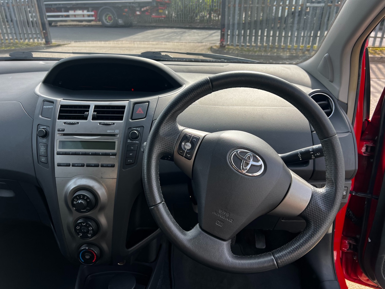 Used Toyota Yaris 2010 for sale - 78025819: Photo 16