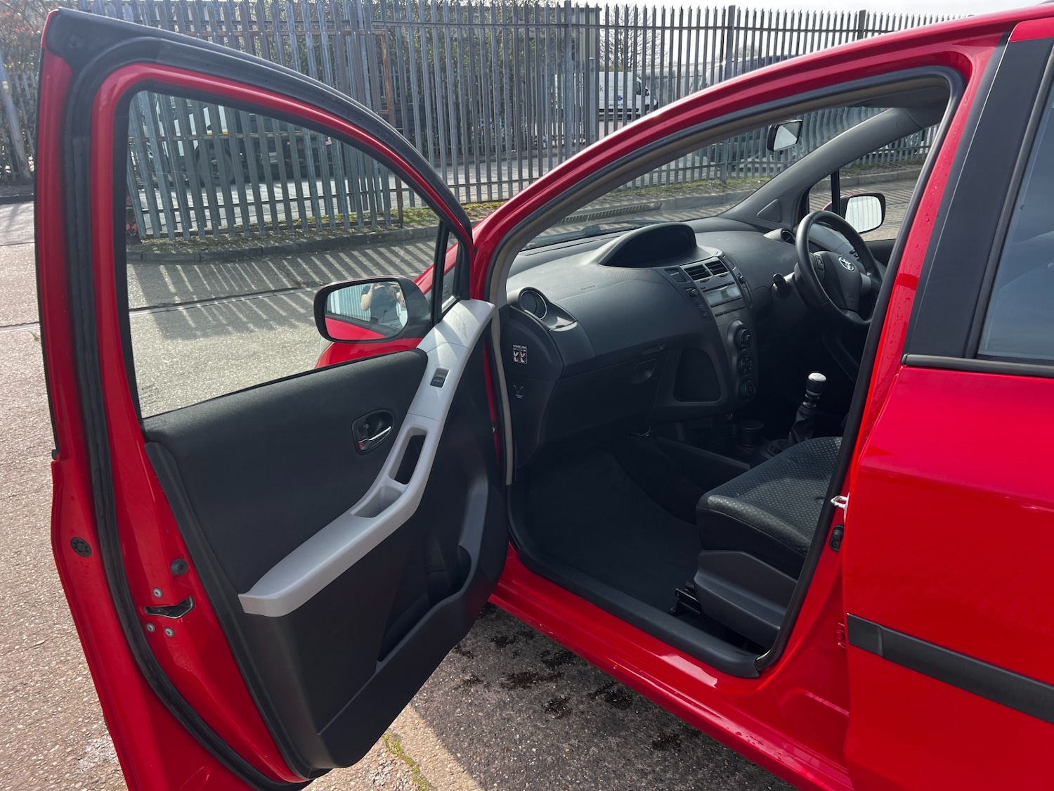 Used Toyota Yaris 2010 for sale - 78025819: Photo 21