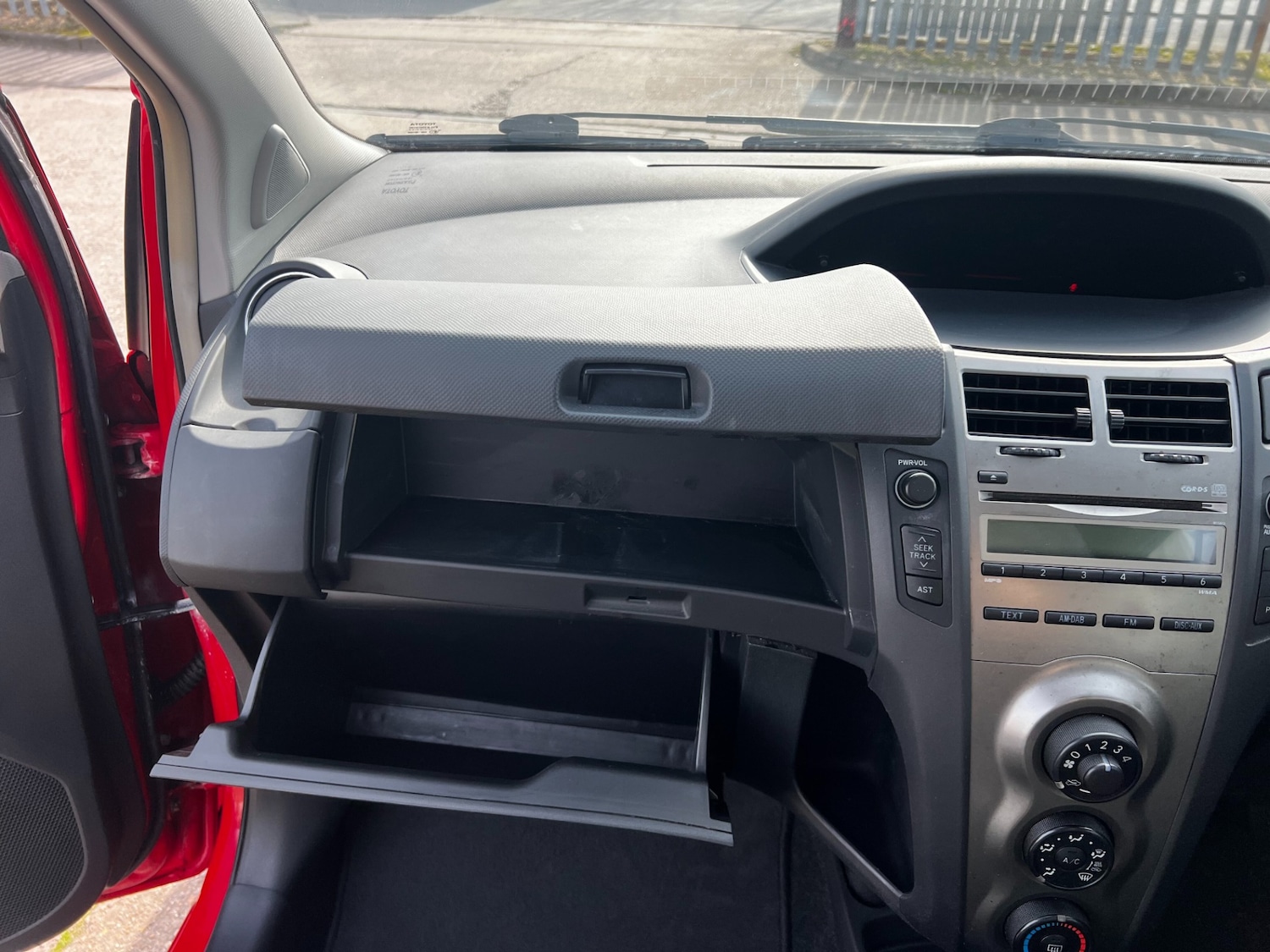 Used Toyota Yaris 2010 for sale - 78025819: Photo 24