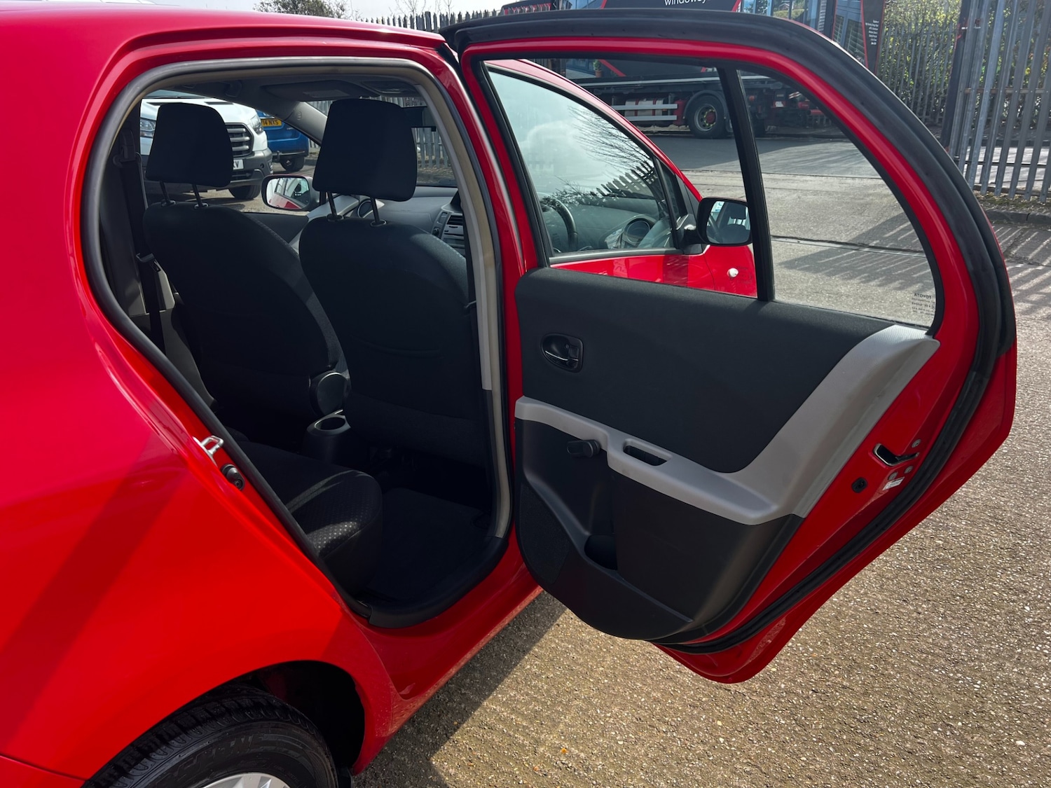 Used Toyota Yaris 2010 for sale - 78025819: Photo 26