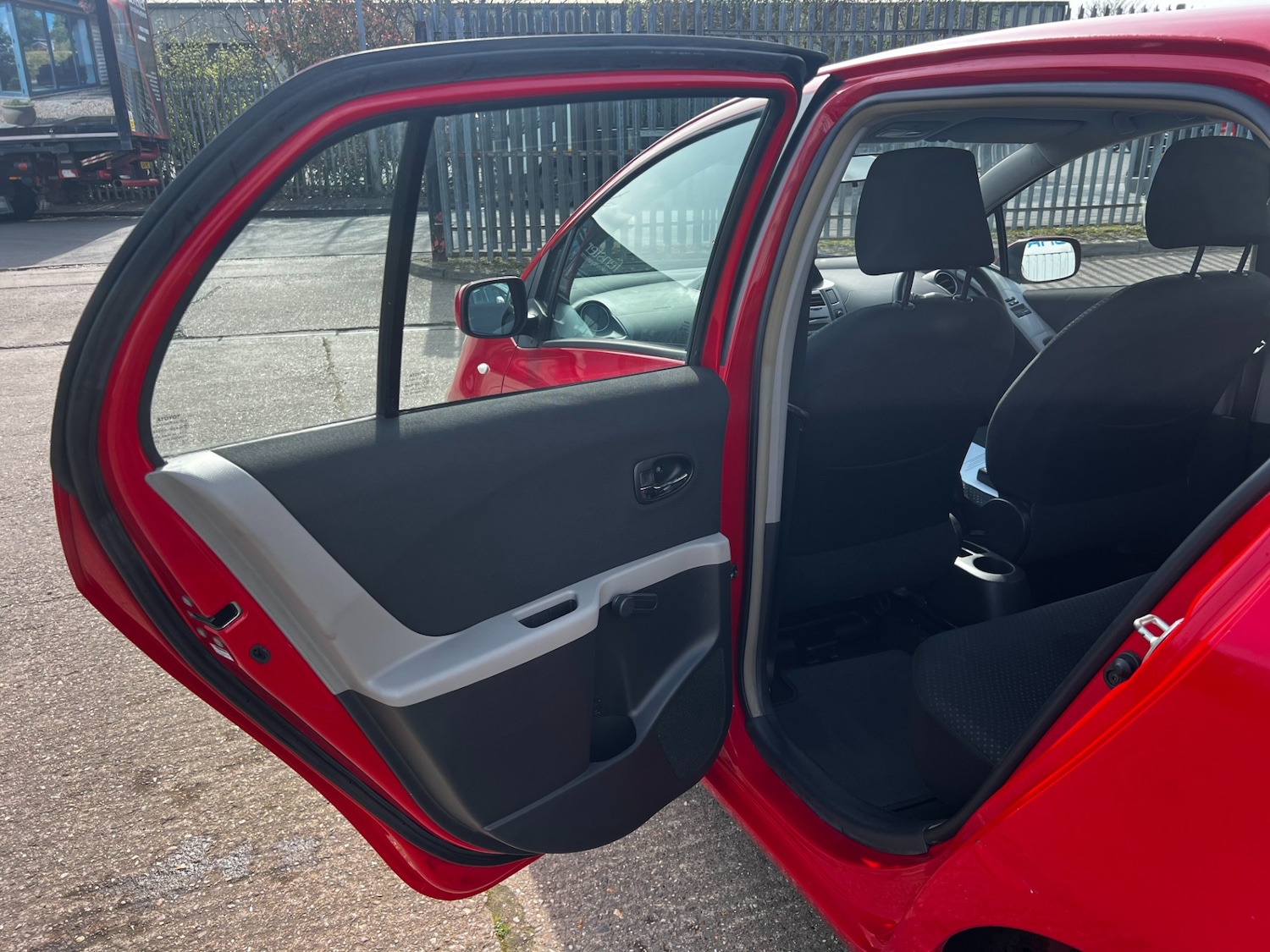 Used Toyota Yaris 2010 for sale - 78025819: Photo 27