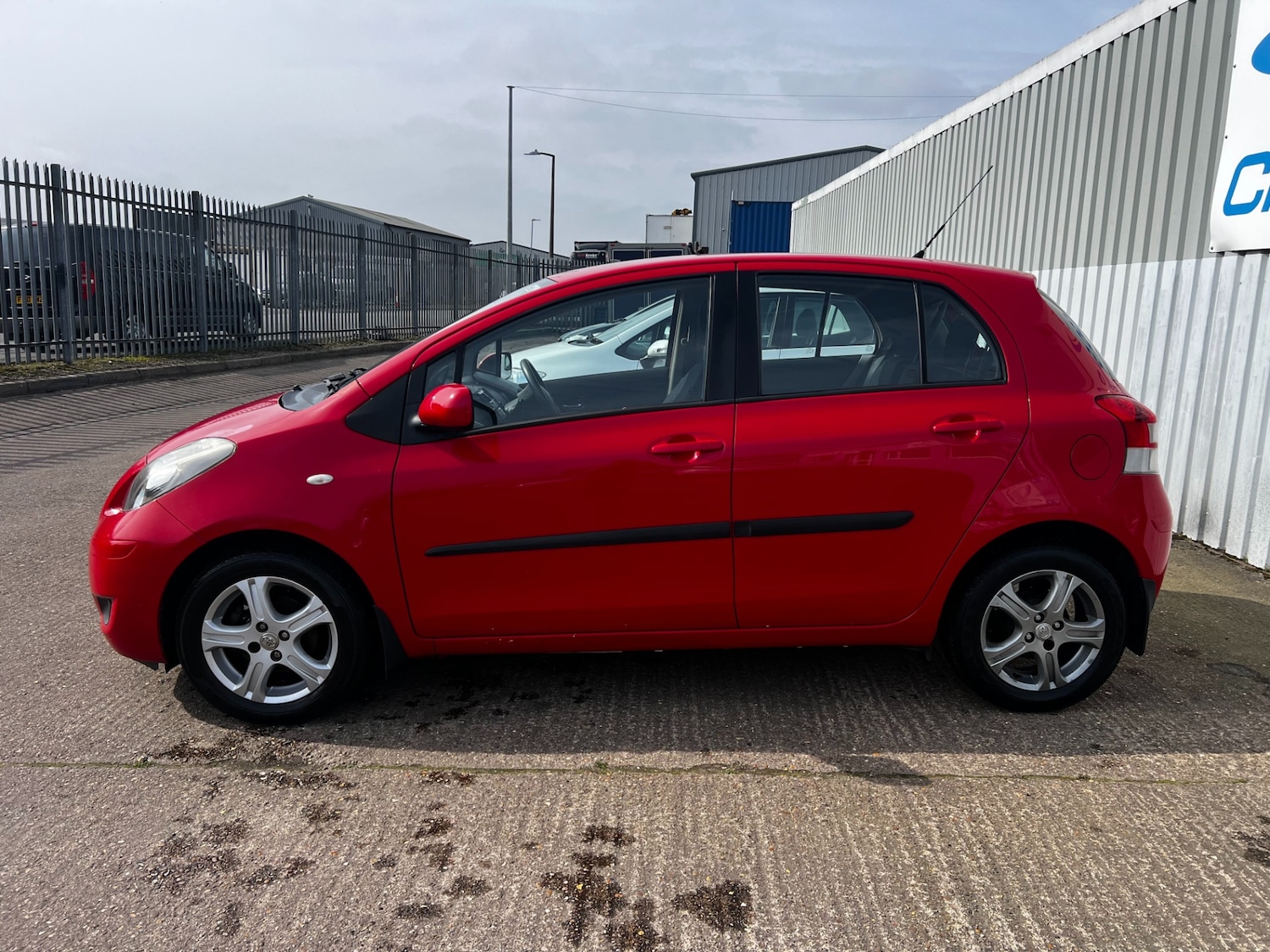 Used Toyota Yaris 2010 for sale - 78025819: Photo 7