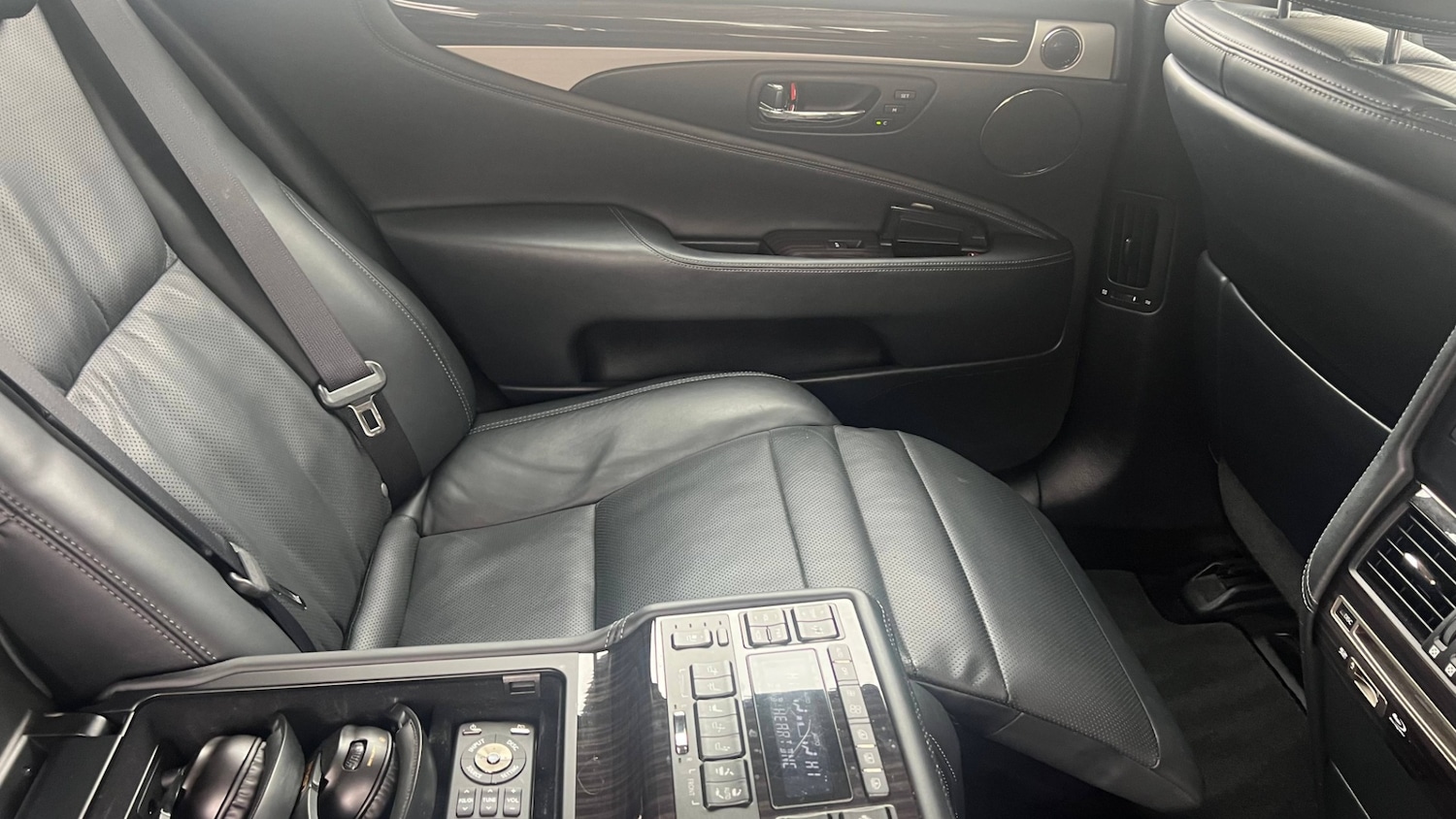 Used Lexus LS 2015 for sale - 77032808: Photo 44