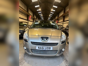 Used Peugeot 5008 2011 for sale - 76344631: Photo