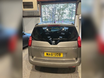 Used Peugeot 5008 2011 for sale - 76344631: Photo