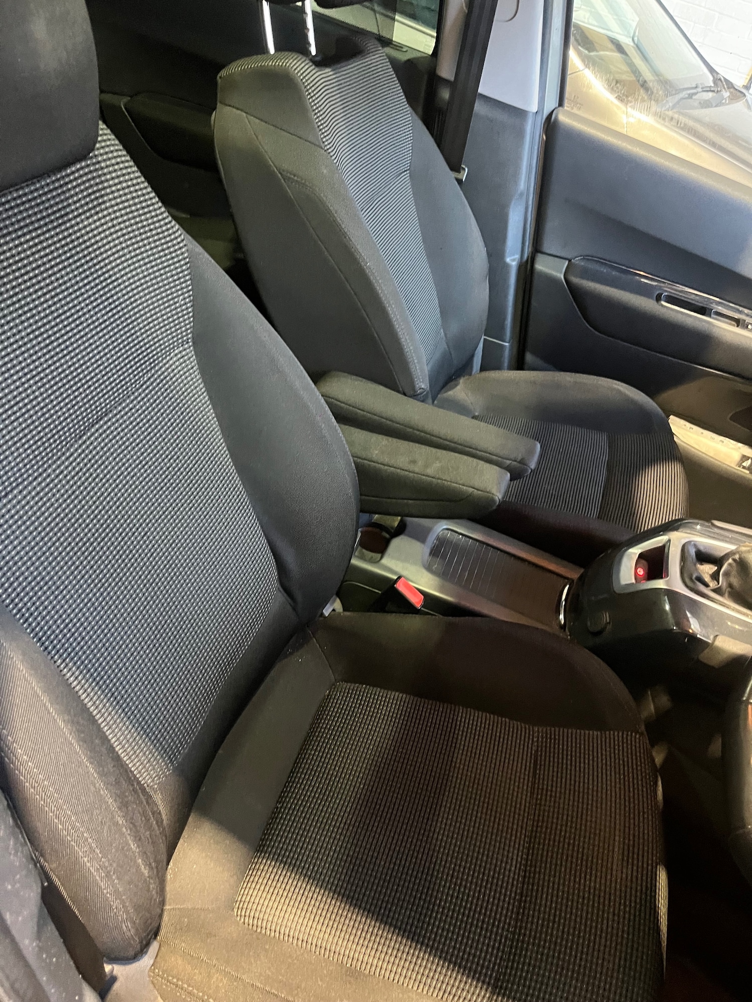 Used Peugeot 5008 2011 for sale - 76344631: Photo 4