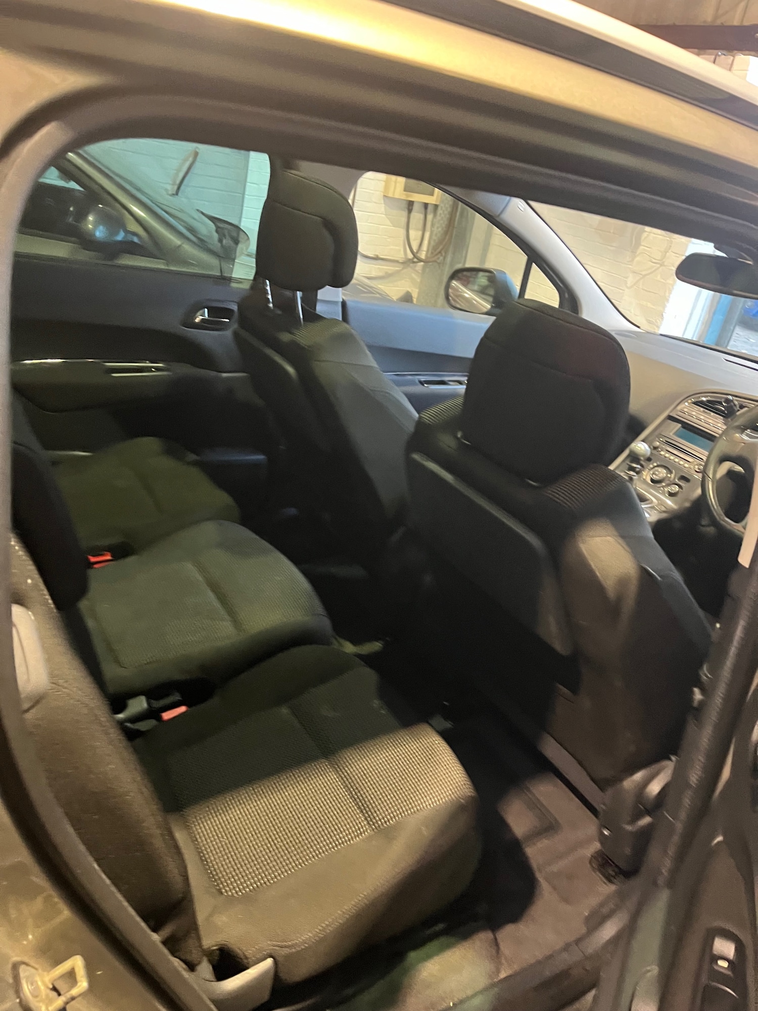 Used Peugeot 5008 2011 for sale - 76344631: Photo 5