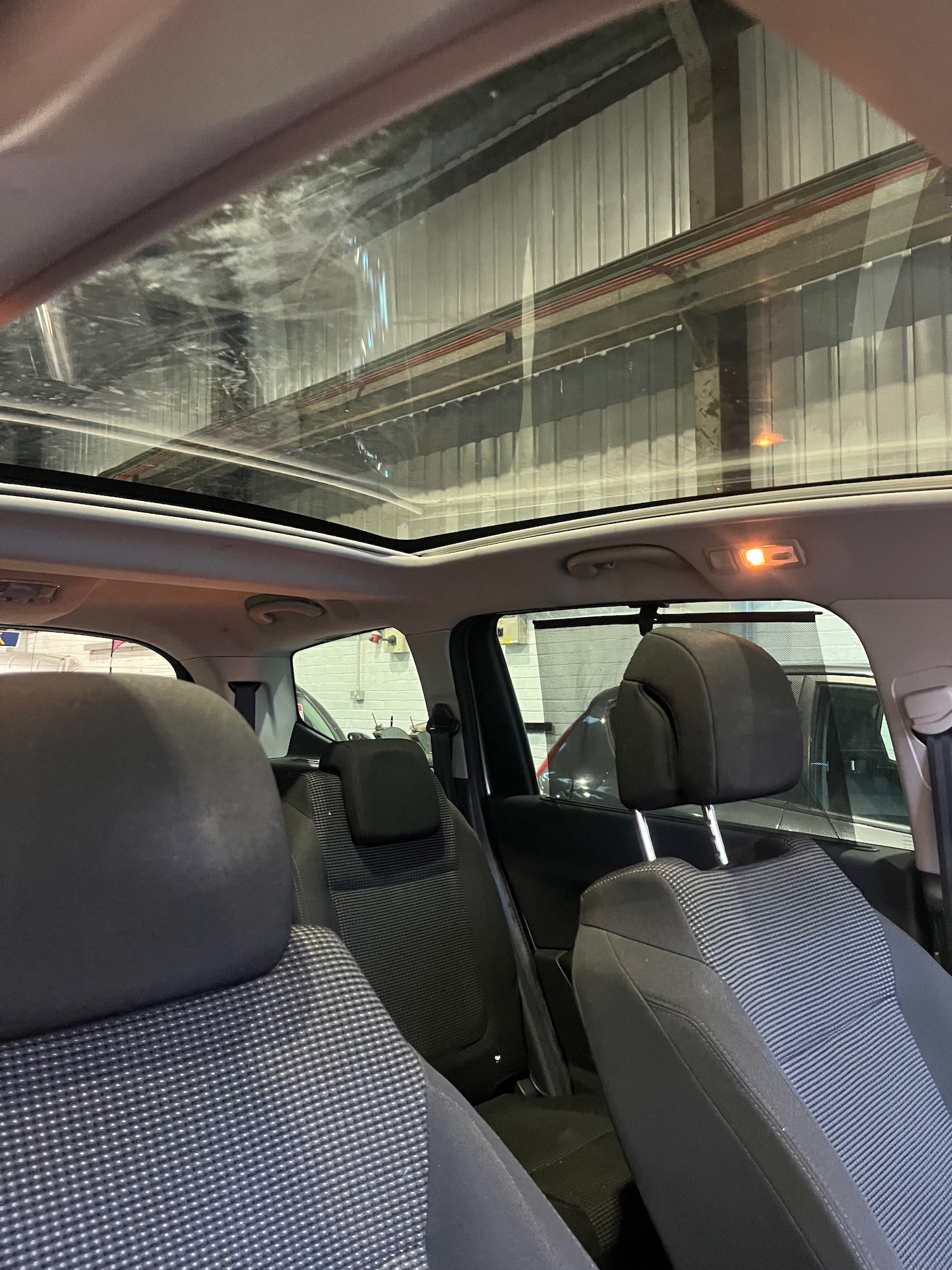 Used Peugeot 5008 2011 for sale - 76344631: Photo 8