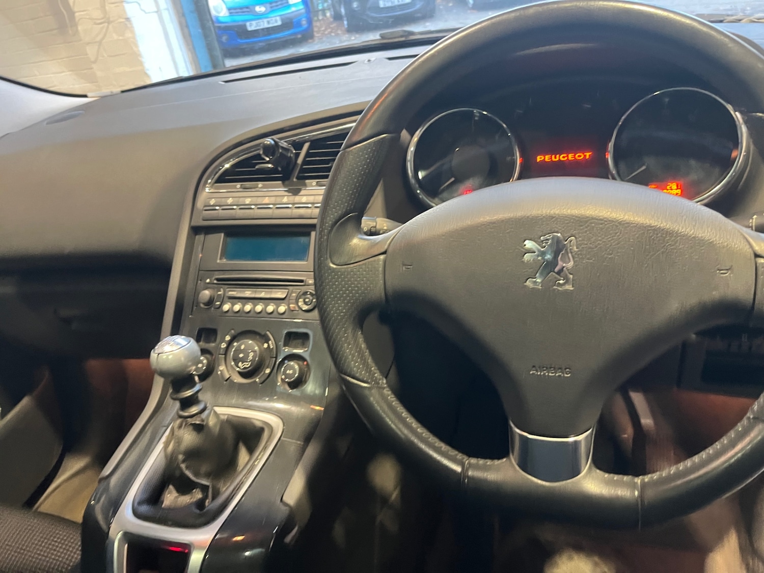 Used Peugeot 5008 2011 for sale - 76344631: Photo 9