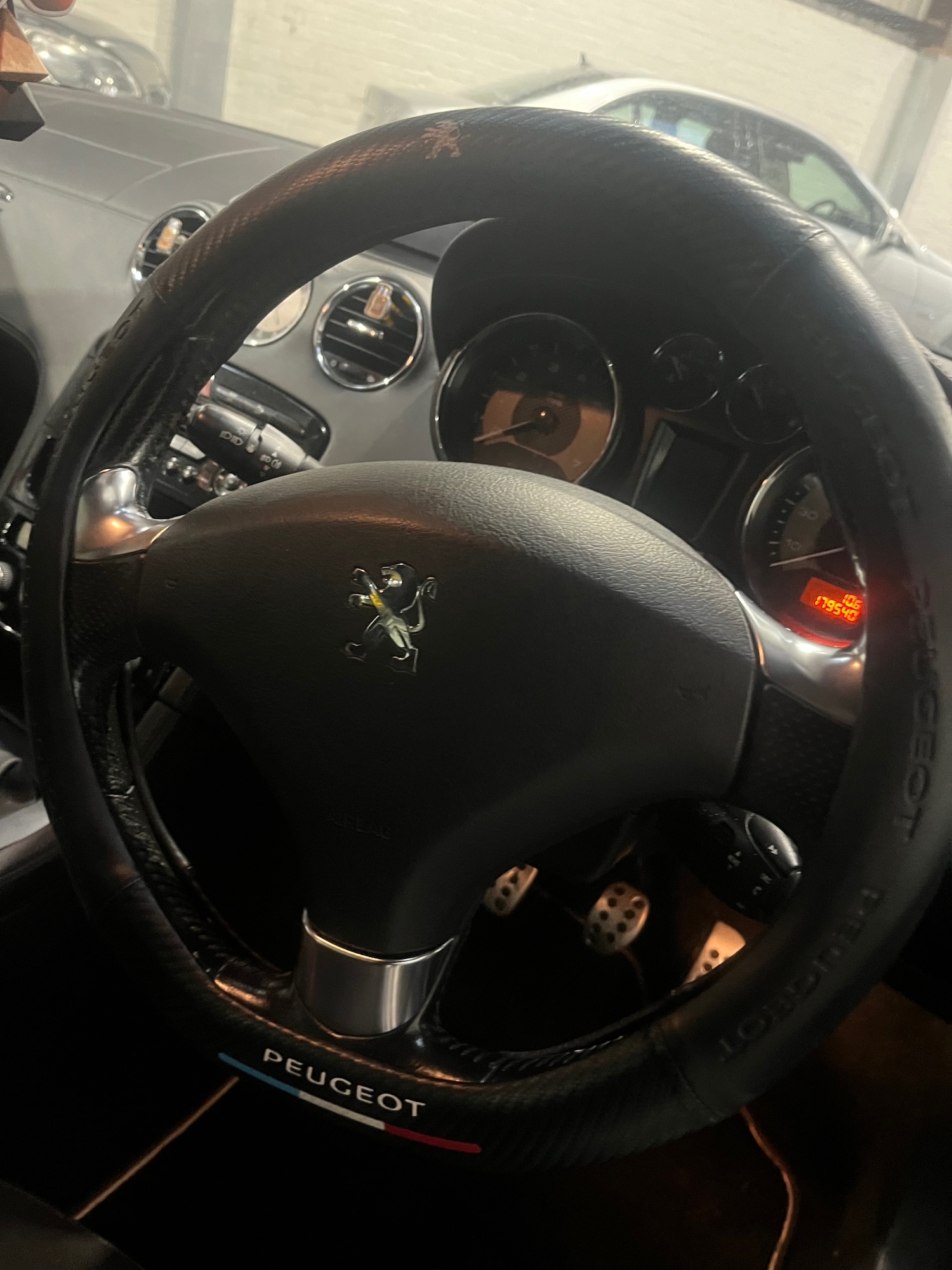 Used Peugeot RCZ 2011 for sale - 77312256: Photo 8