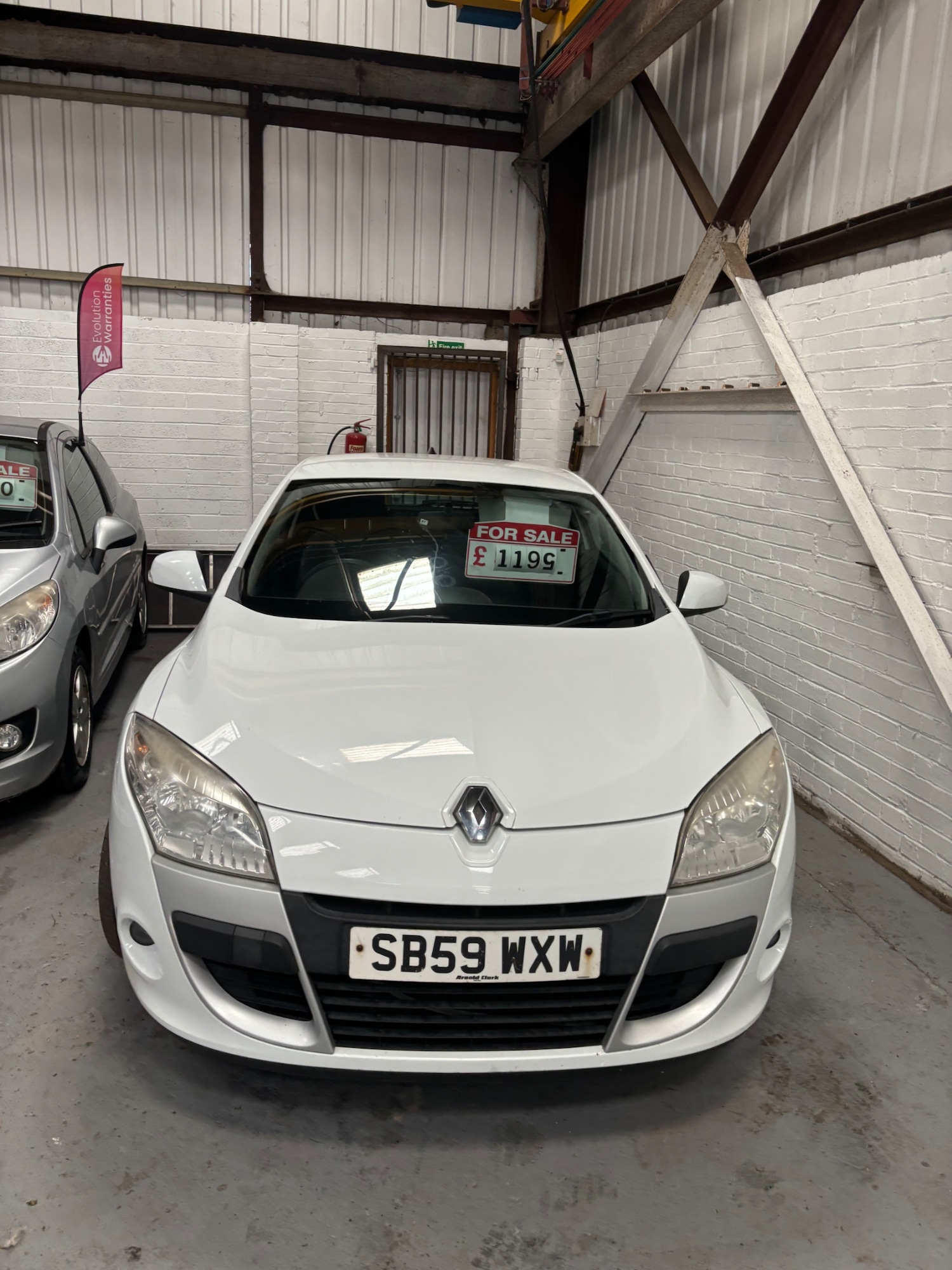 Used Renault Megane 2010 for sale - 78210925: Photo 2