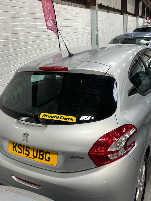 Used Peugeot 208 2015 for sale - 76249450: Photo 2