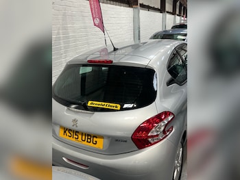 Used Peugeot 208 2015 for sale - 76249450: Photo 2