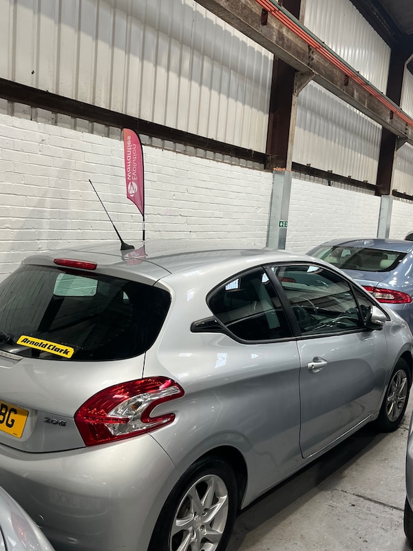 Used Peugeot 208 2015 for sale - 76249450: Photo 3