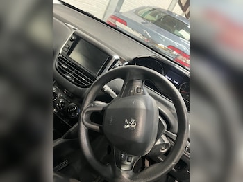 Used Peugeot 208 2015 for sale - 76249450: Photo 4