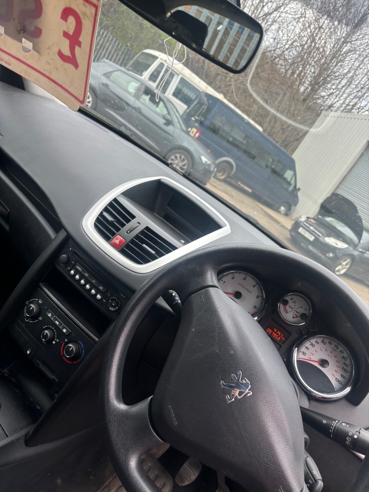 Used Peugeot 207 2011 for sale - 77950700: Photo 7