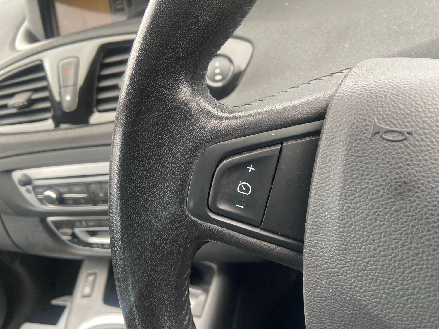 Used Renault Scenic 2015 for sale - 76429540: Photo 13