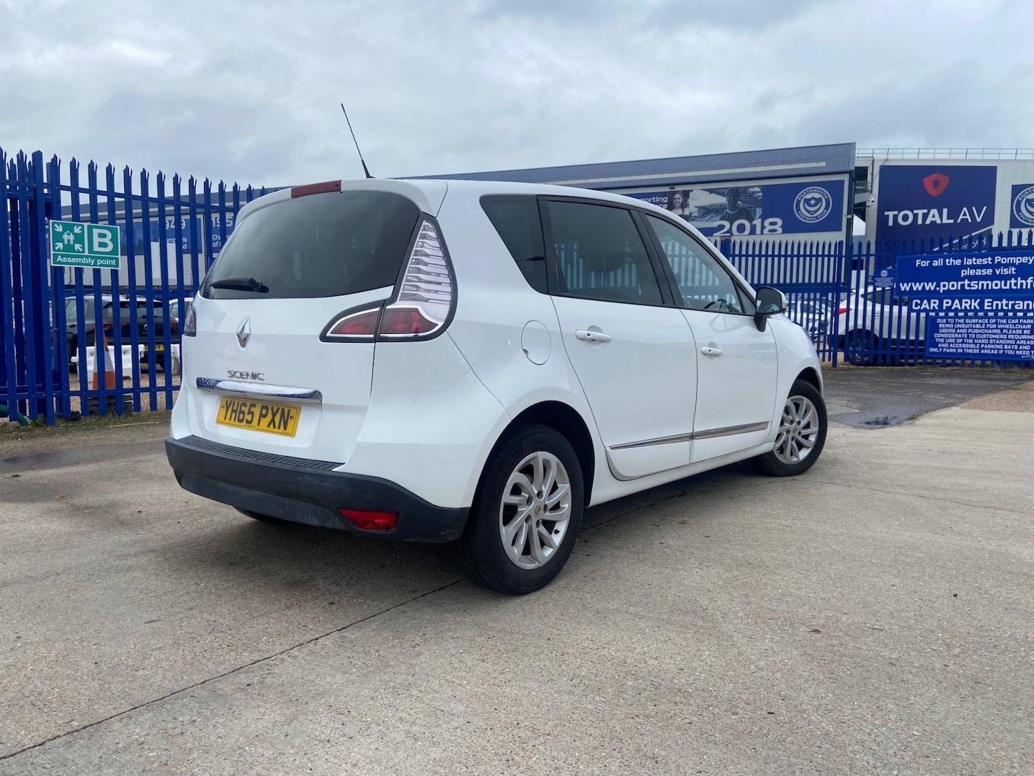 Used Renault Scenic 2015 for sale - 76429540: Photo 2