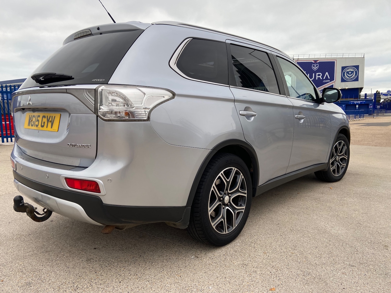 Used Mitsubishi Outlander 2015 for sale - 76402617: Photo 2