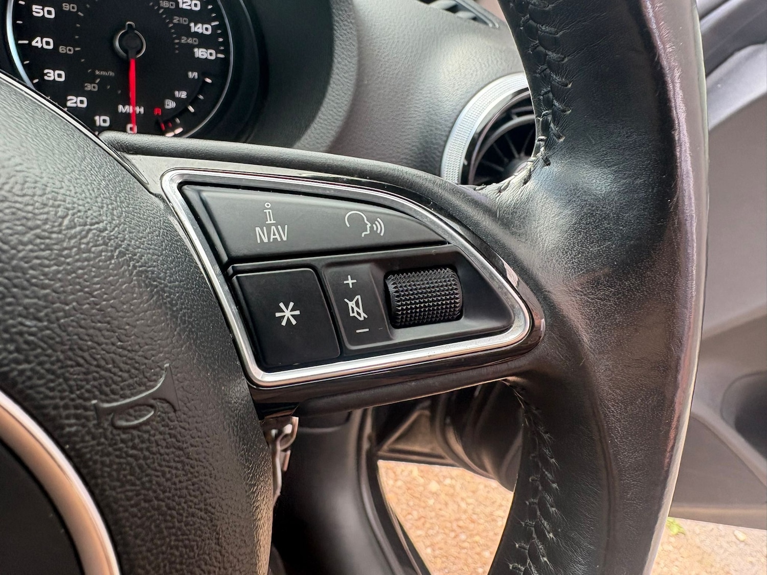 Used Audi A3 2014 for sale - 76402624: Photo 2