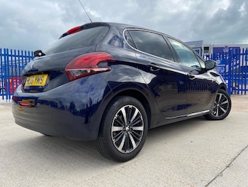 Used Peugeot 208 2018 for sale - 76402627: Photo