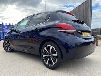 Used Peugeot 208 2018 for sale - 76402627: Photo