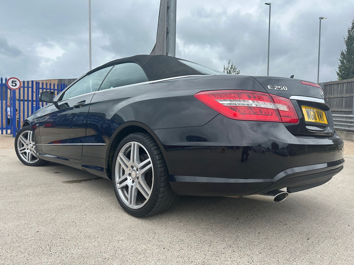 Used Mercedes-Benz E Class 2011 for sale - 76402631: Photo 14