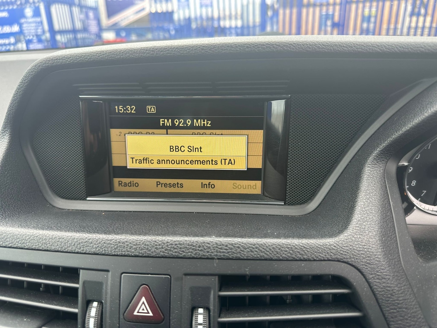 Used Mercedes-Benz E Class 2011 for sale - 76402631: Photo 30