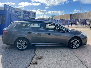 Used Toyota Avensis 2017 for sale - 76402620: Photo