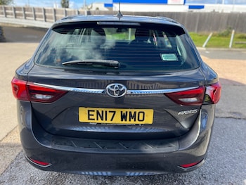 Used Toyota Avensis 2017 for sale - 76402620: Photo