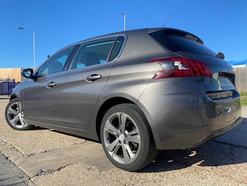 Used Peugeot 308 2018 for sale - 76402564: Photo