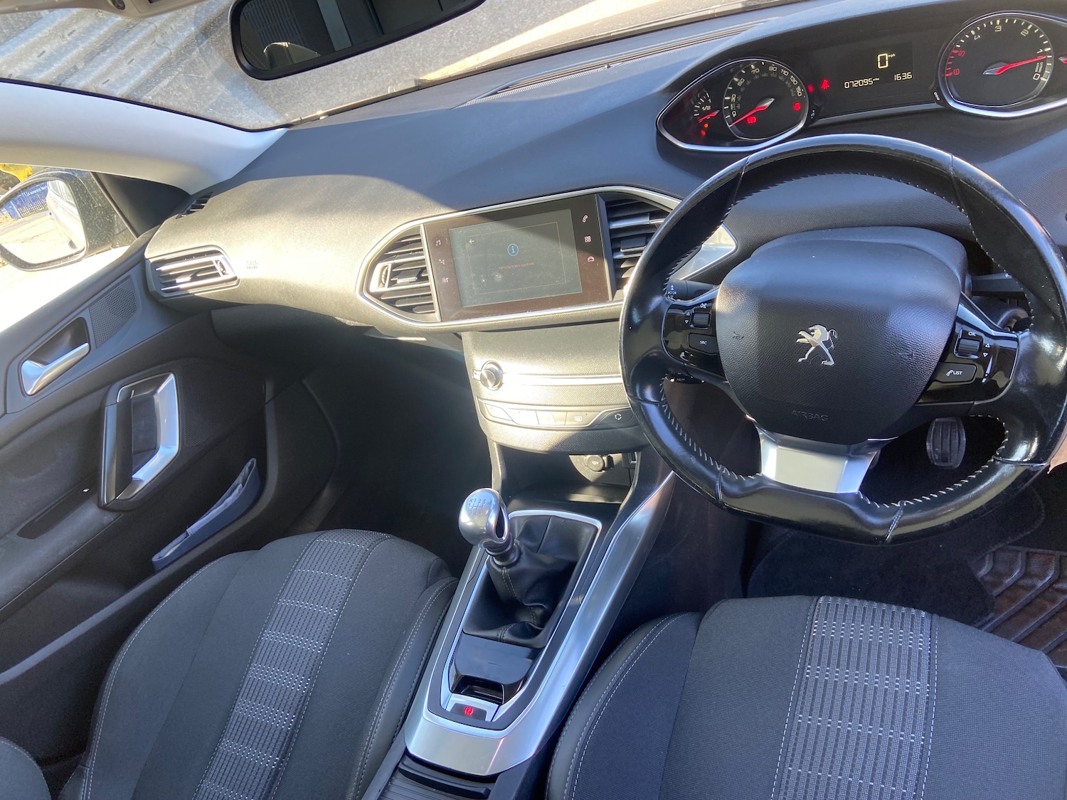 Used Peugeot 308 2018 for sale - 76402564: Photo 6