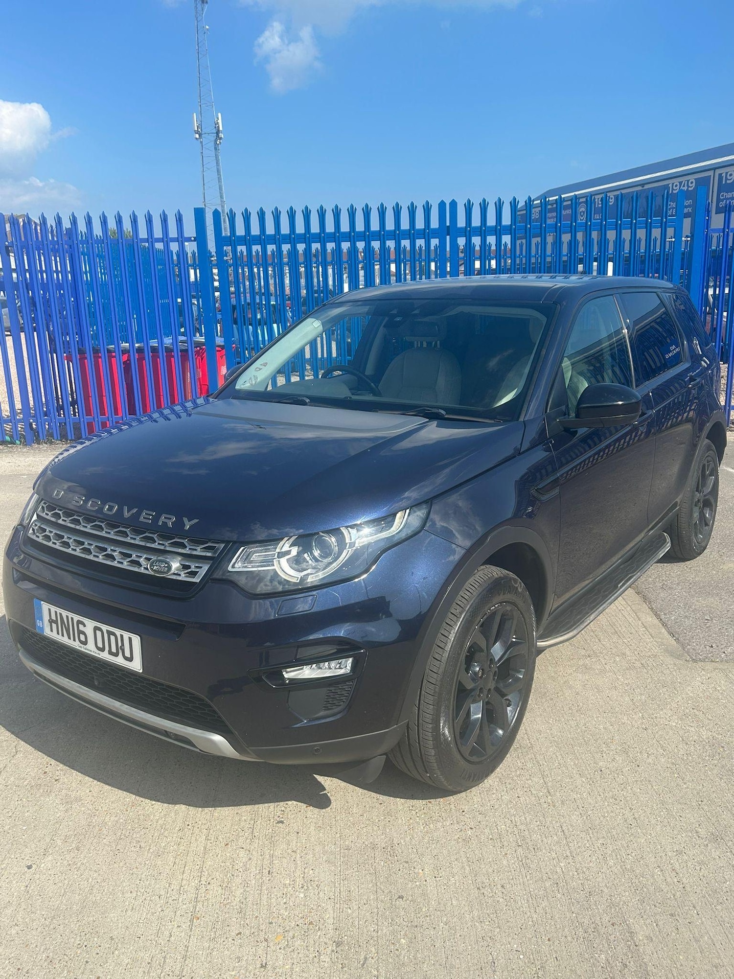 Used Land Rover Discovery Sport 2016 for sale - 76402559: Photo 1