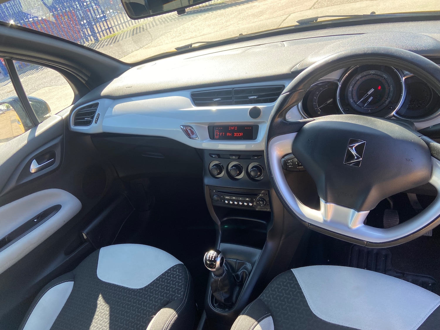 Used Citroen DS3 2015 for sale - 76402591: Photo 10