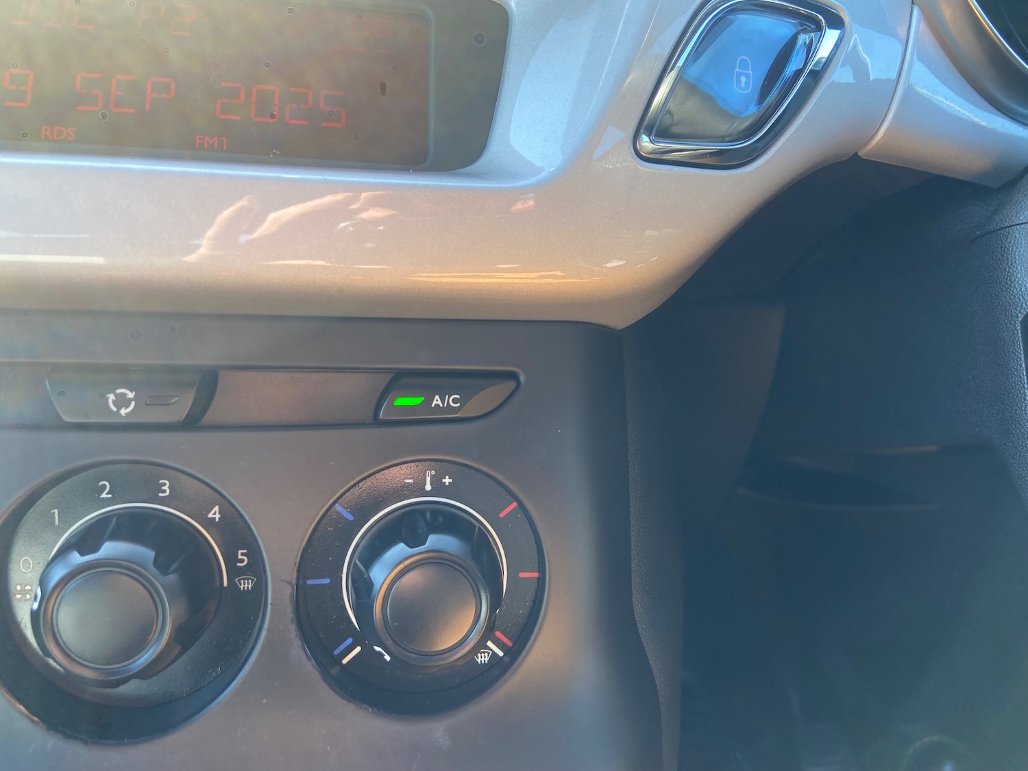 Used Citroen DS3 2015 for sale - 76402591: Photo 17