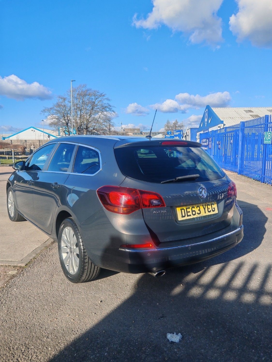Used Vauxhall Astra 2013 for sale - 76402548: Photo 2