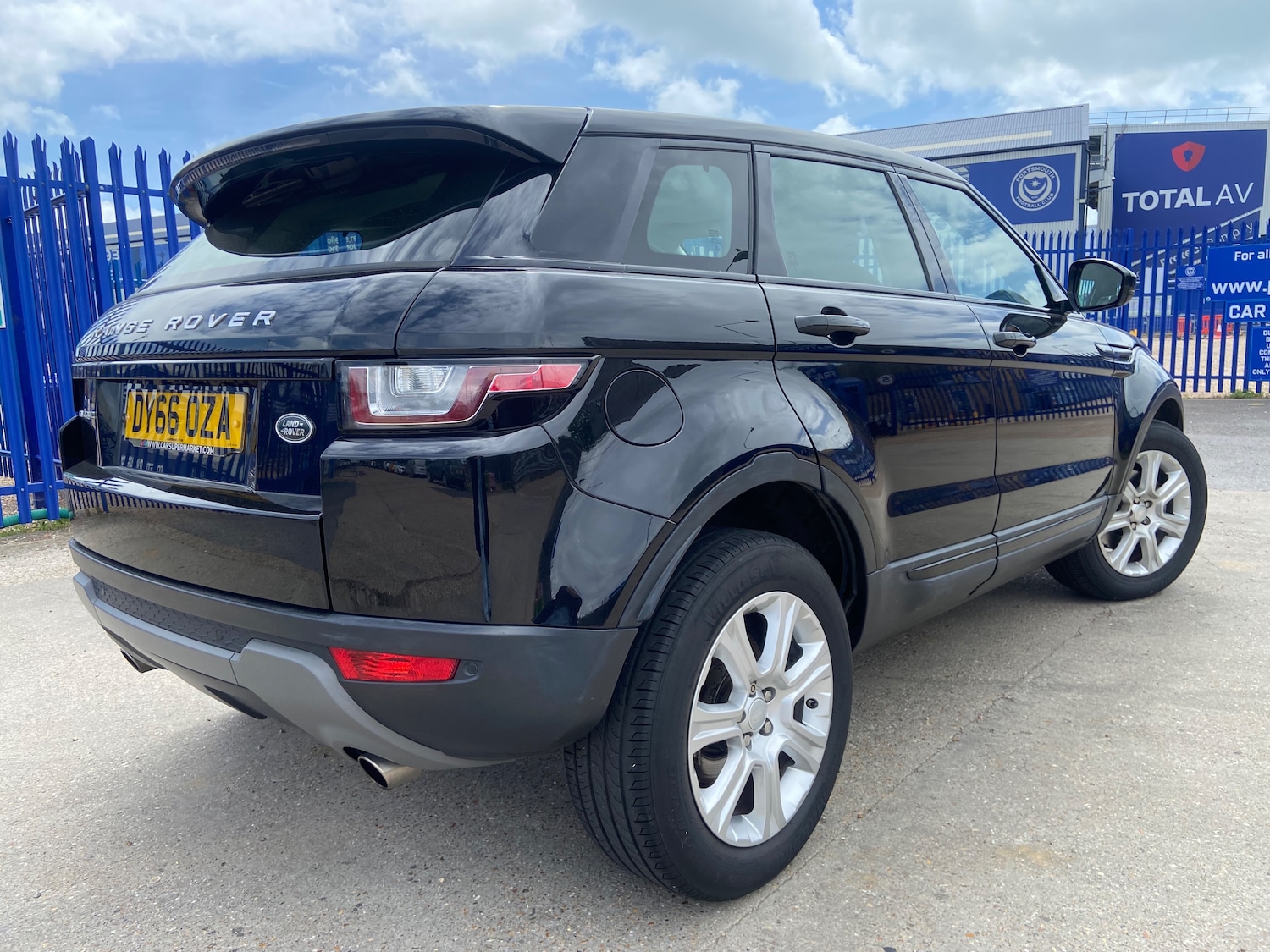 Used Land Rover Range Rover Evoque 2016 for sale - 76402562: Photo 2