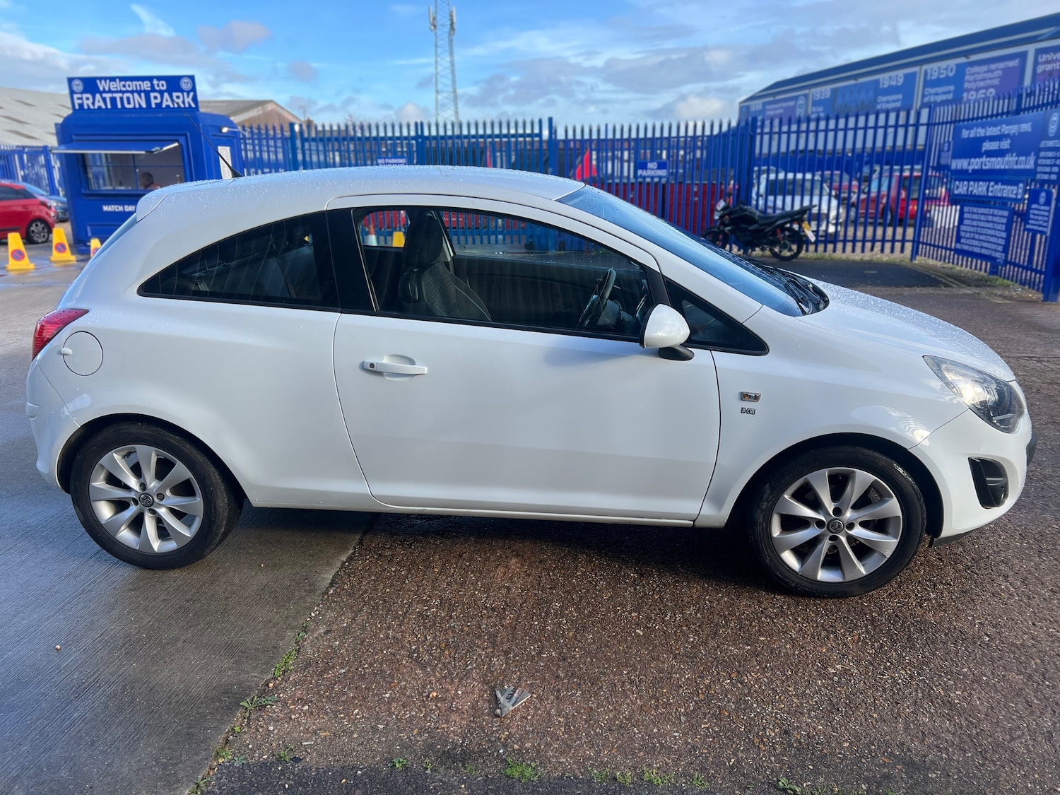 Used Vauxhall Corsa 2014 for sale - 76402611: Photo 2