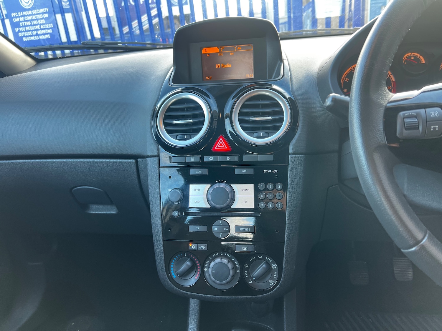 Used Vauxhall Corsa 2014 for sale - 76402611: Photo 8