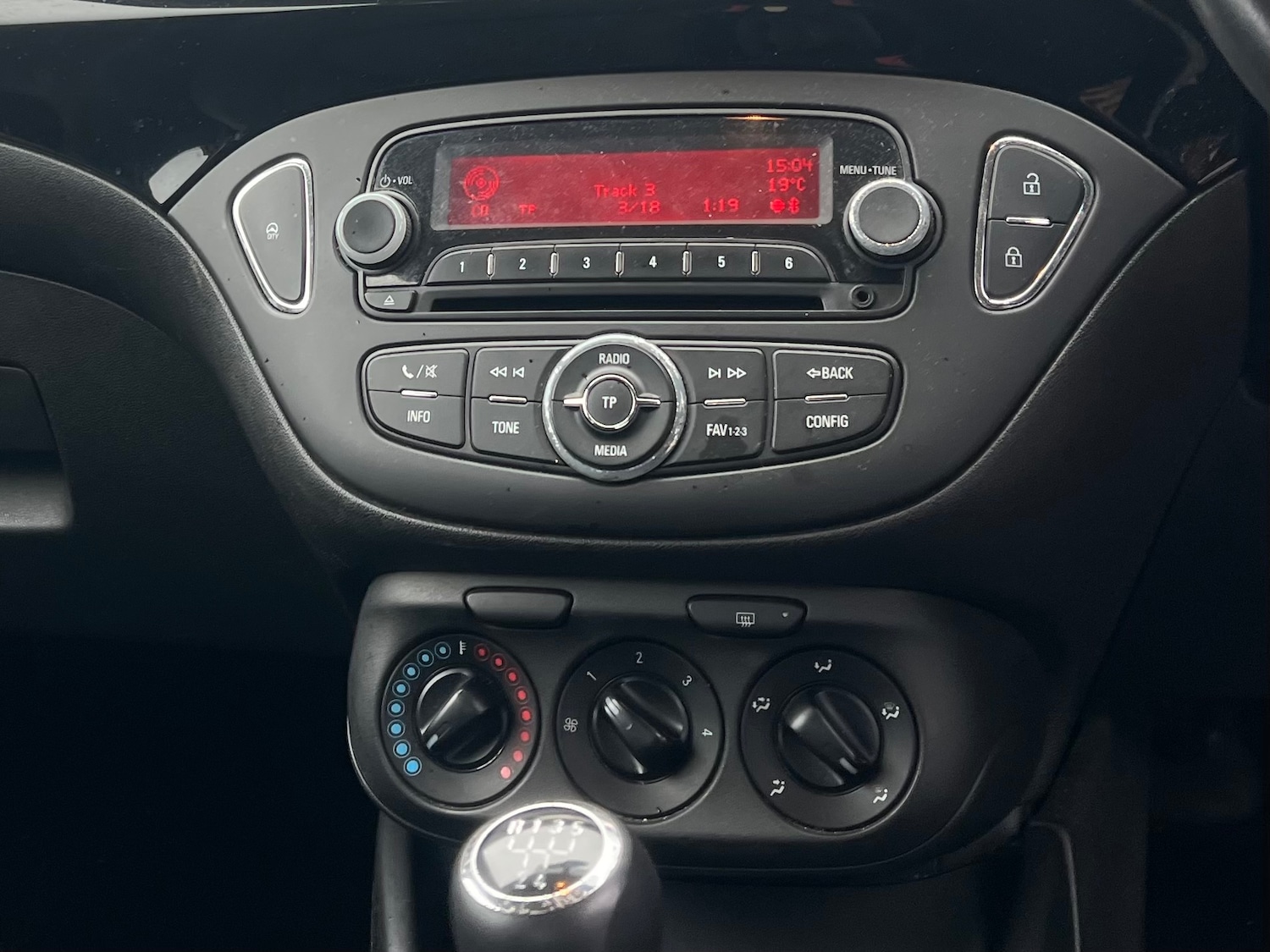 Used Vauxhall Corsa 2015 for sale - 76402640: Photo 6