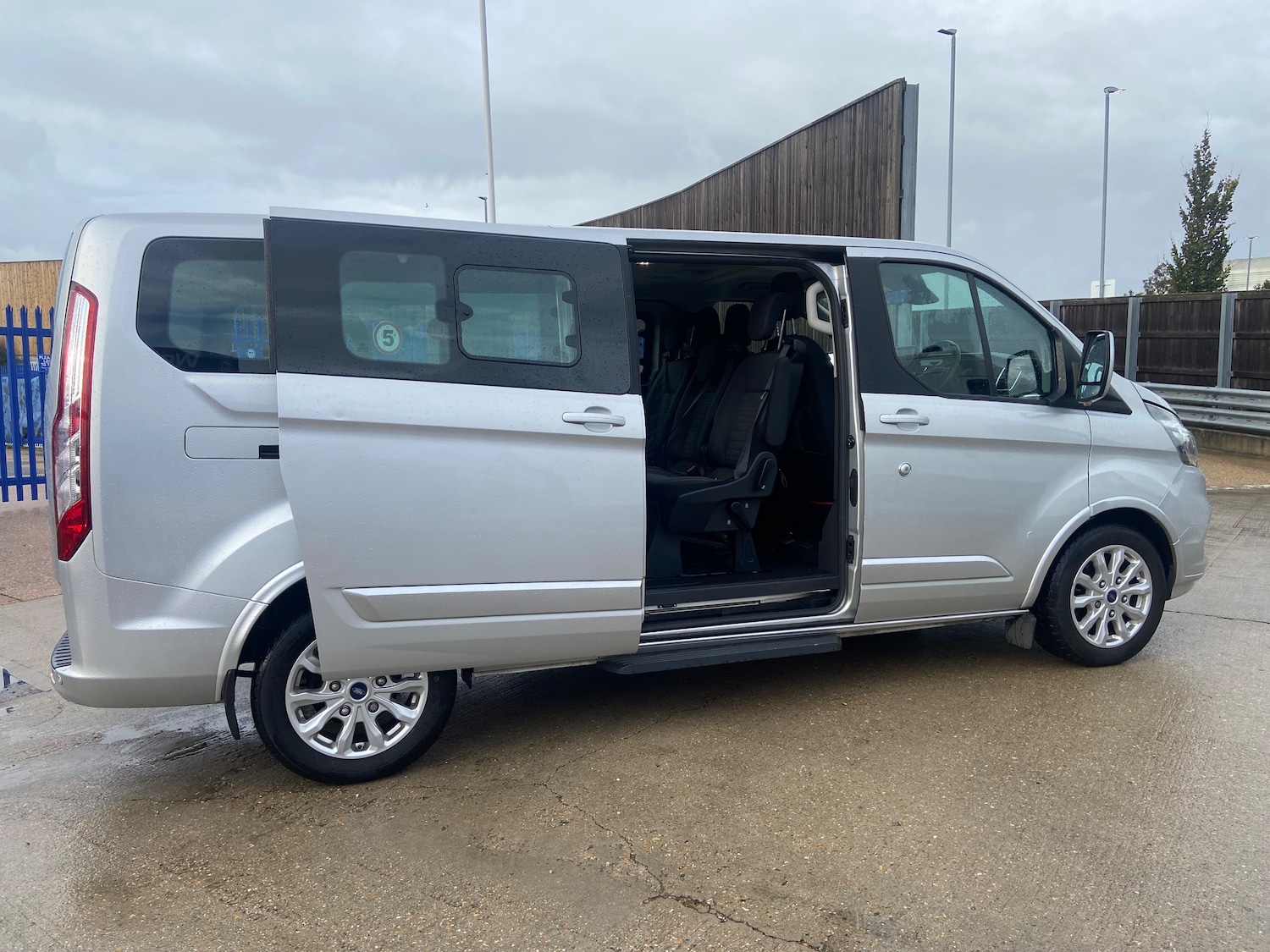 Used Ford Tourneo Custom 2022 for sale - 76402626: Photo 4