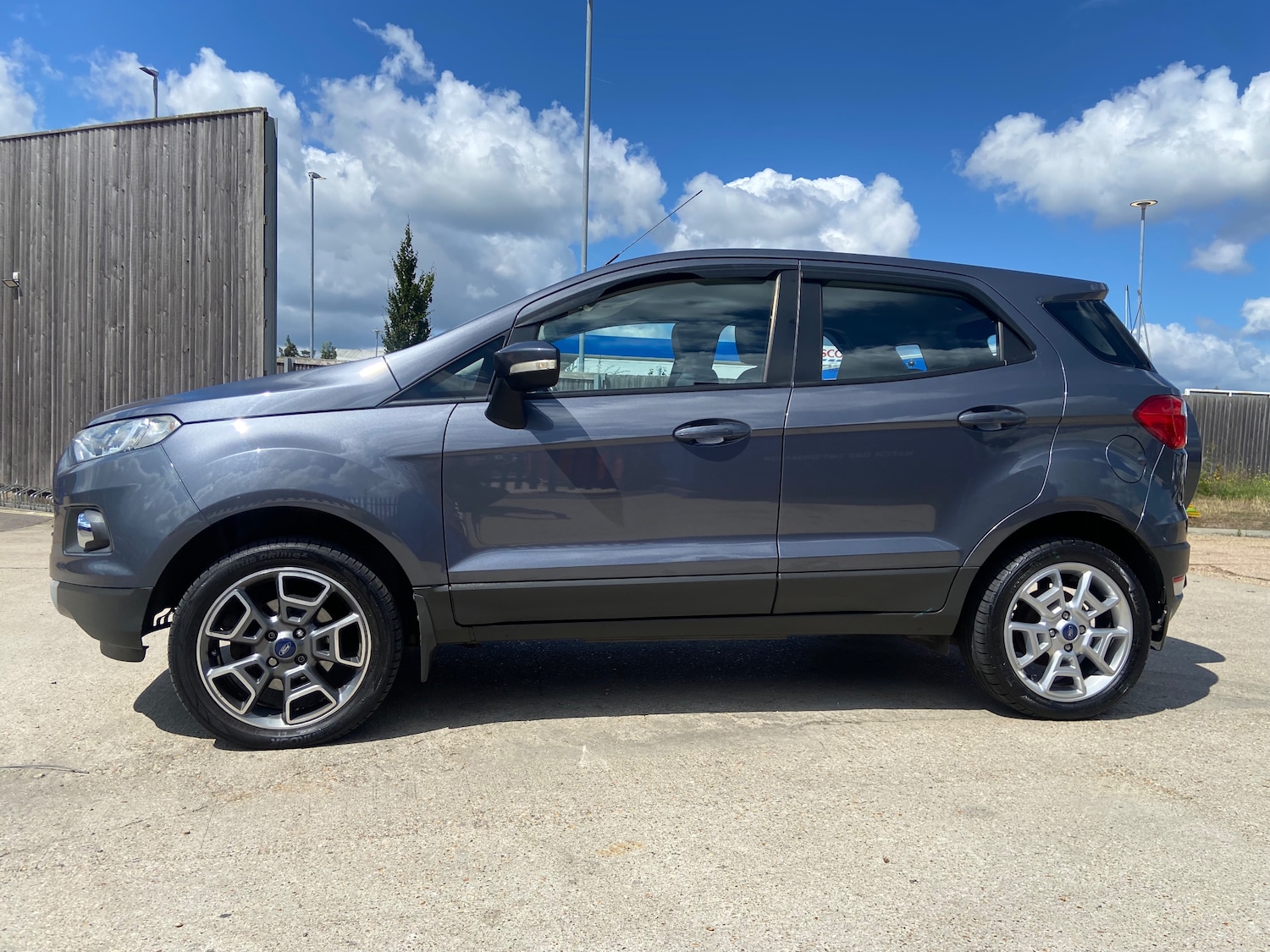 Used Ford Ecosport 2015 for sale - 76402552: Photo 2