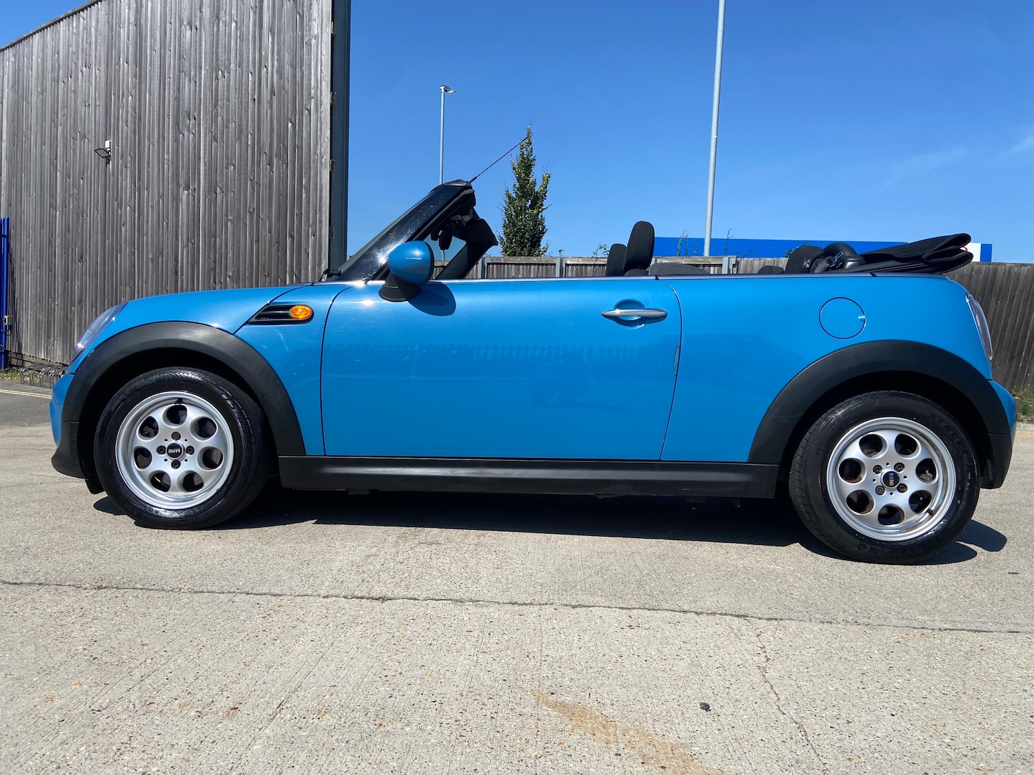 Used MINI Convertible 2014 for sale - 76402561: Photo 4