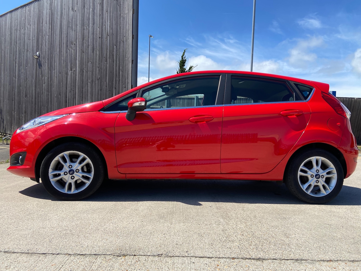 Used Ford Fiesta 2015 for sale - 76402566: Photo 2